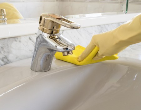 Local cleaner using safe access methods for Nottinghill windows